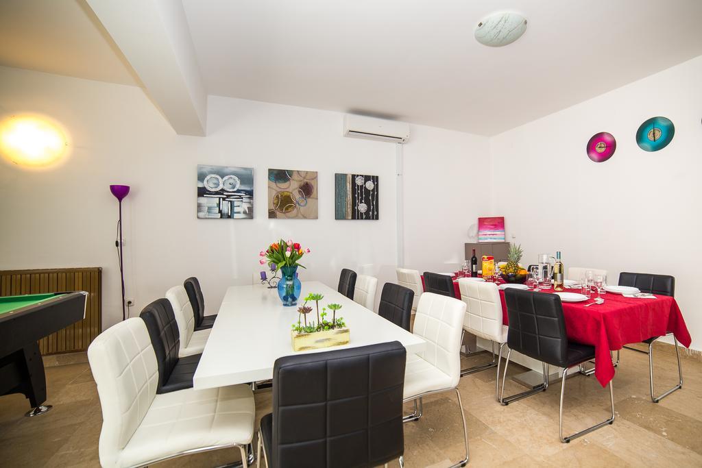 Holiday Home White House Podstrana Bagian luar foto
