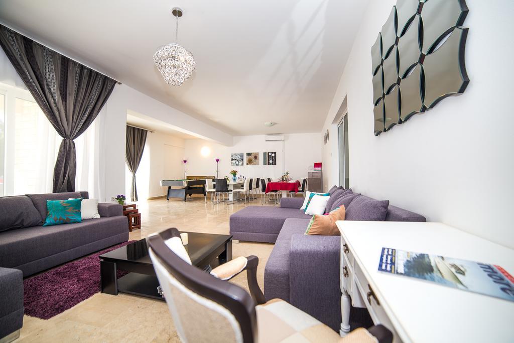 Holiday Home White House Podstrana Bagian luar foto