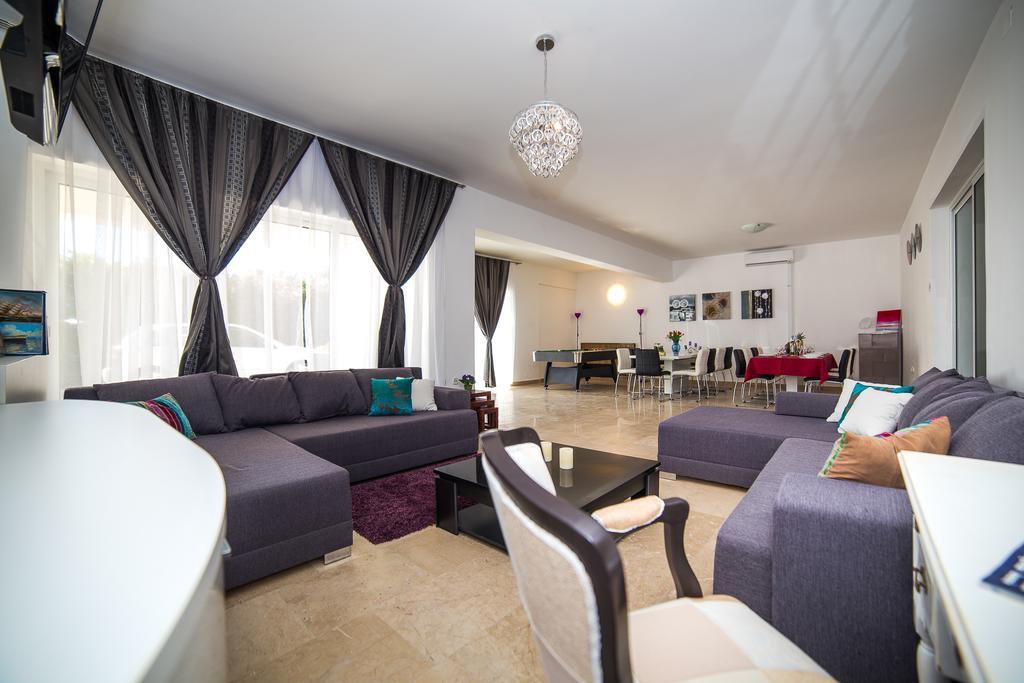 Holiday Home White House Podstrana Bagian luar foto