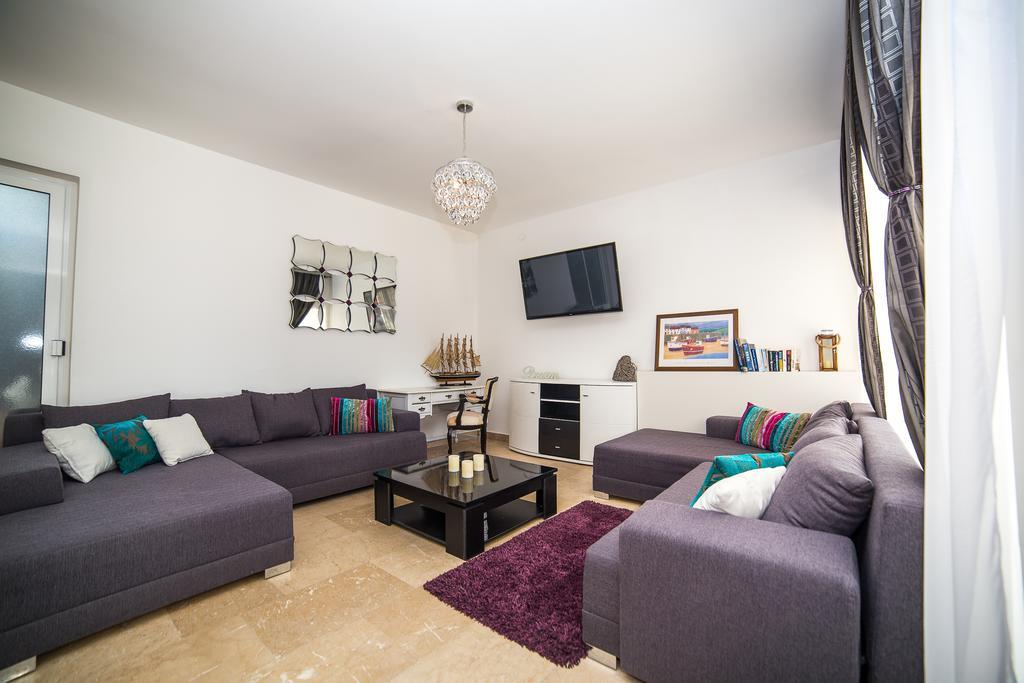 Holiday Home White House Podstrana Bagian luar foto