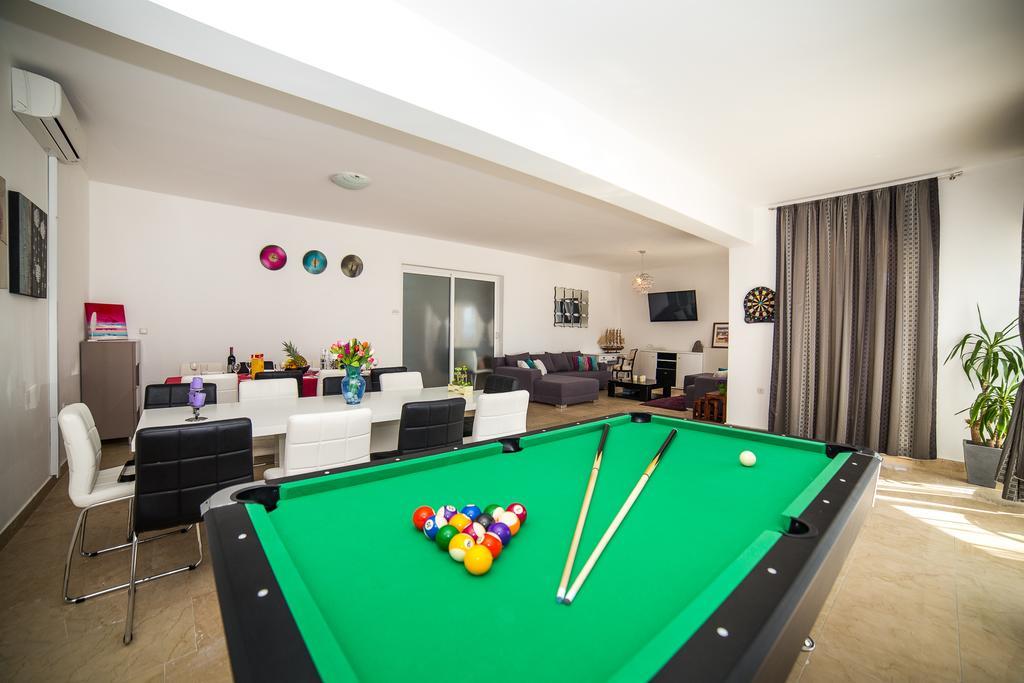 Holiday Home White House Podstrana Bagian luar foto