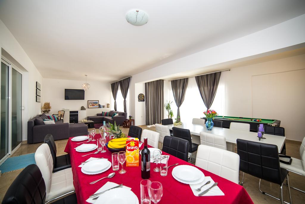 Holiday Home White House Podstrana Bagian luar foto