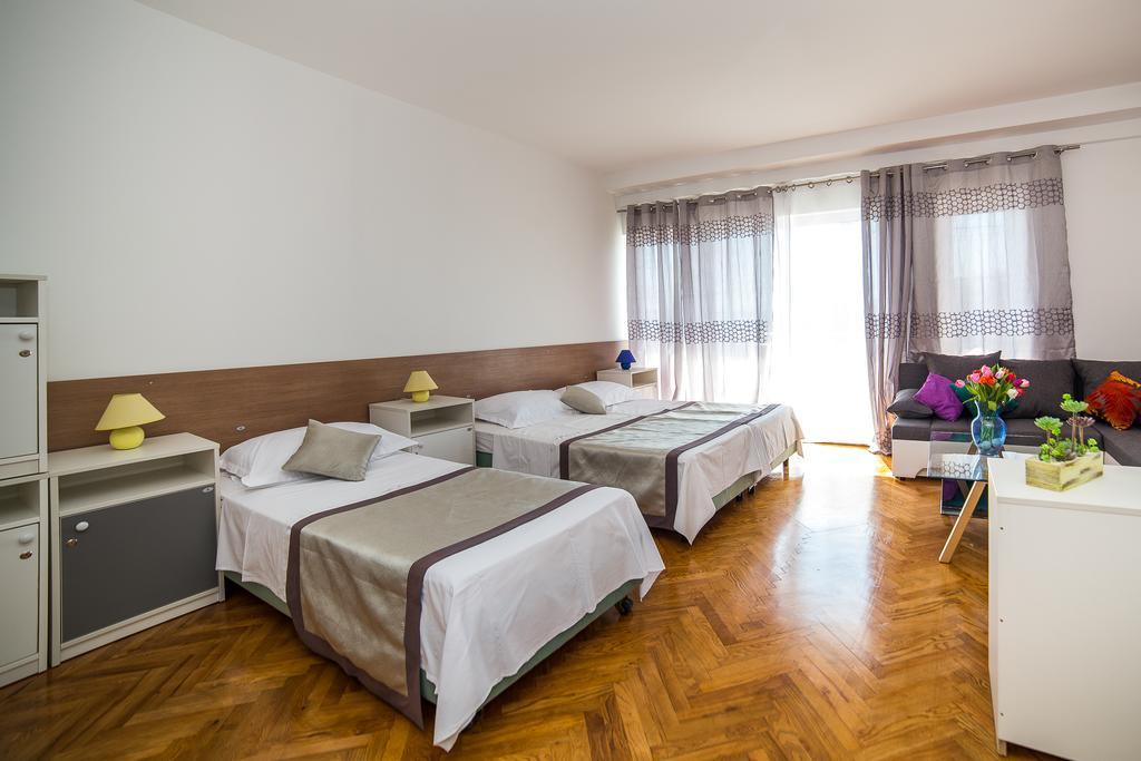 Holiday Home White House Podstrana Bagian luar foto