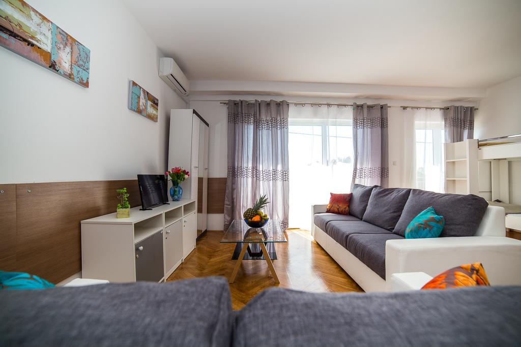 Holiday Home White House Podstrana Bagian luar foto