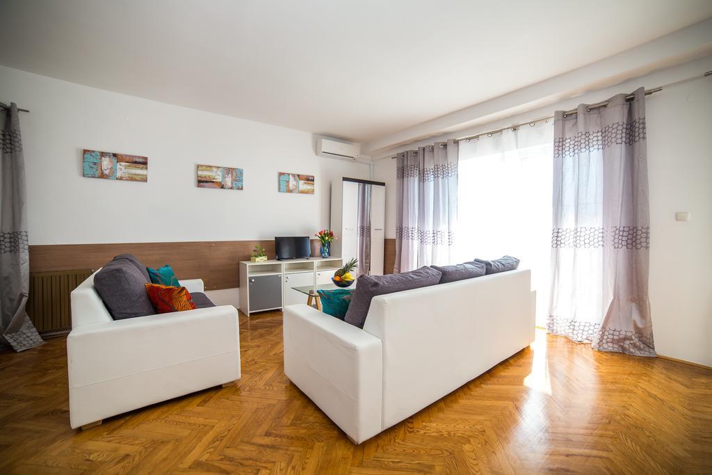 Holiday Home White House Podstrana Bagian luar foto