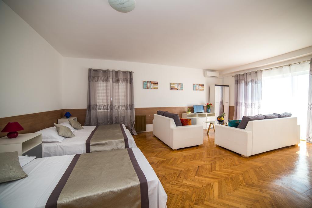Holiday Home White House Podstrana Bagian luar foto