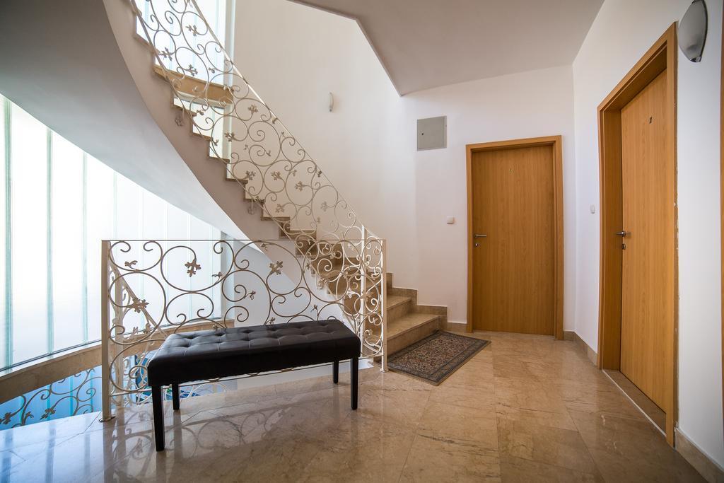Holiday Home White House Podstrana Bagian luar foto