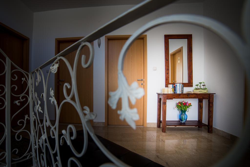 Holiday Home White House Podstrana Bagian luar foto